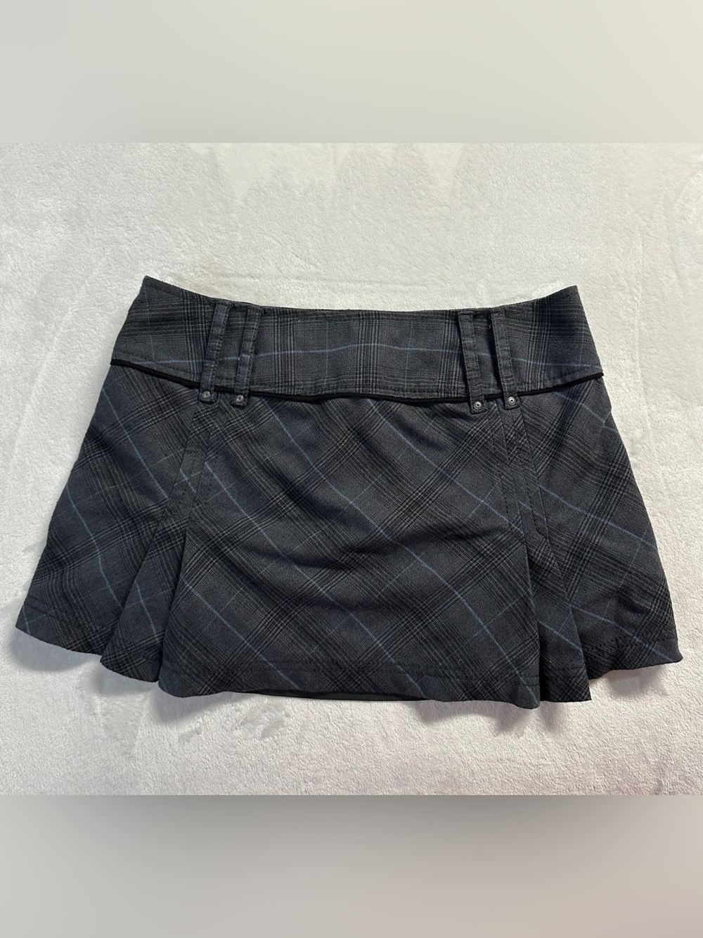 Y2K EDC women's grey black plaid pleated mini skirt with waist accents, 8 US. - Picture 6 of 7